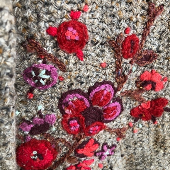 VNTG Northern Isles Wool Blend Taupe Cardigan Sweater Red Floral embroidered S - Picture 4 of 9